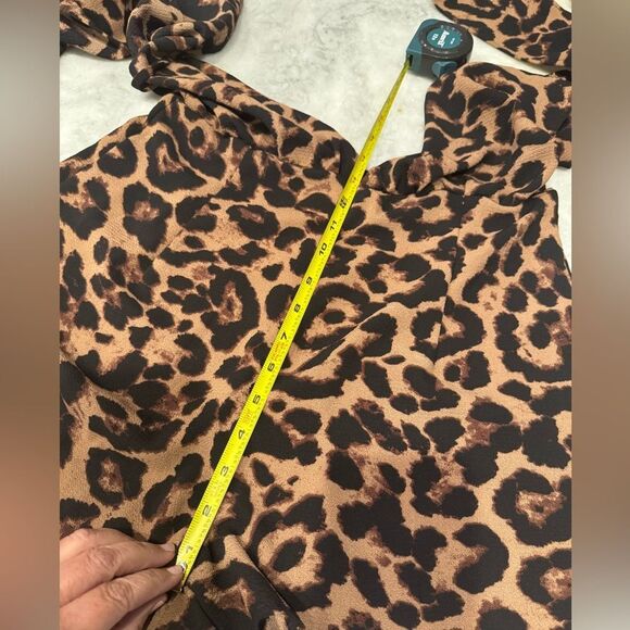 Leopard Print Crisscross Plunging Neck Belted
Romper Jumpsuit. Size 8 / 10 - Picture 11 of 12